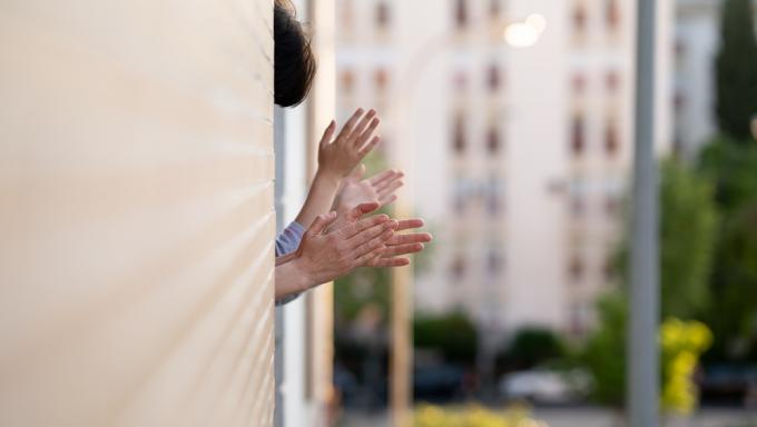 applaudissement-covid-low