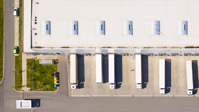 entrepot-exterieur-vue-camion