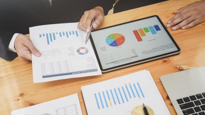 bureau-ordinateur-travailler