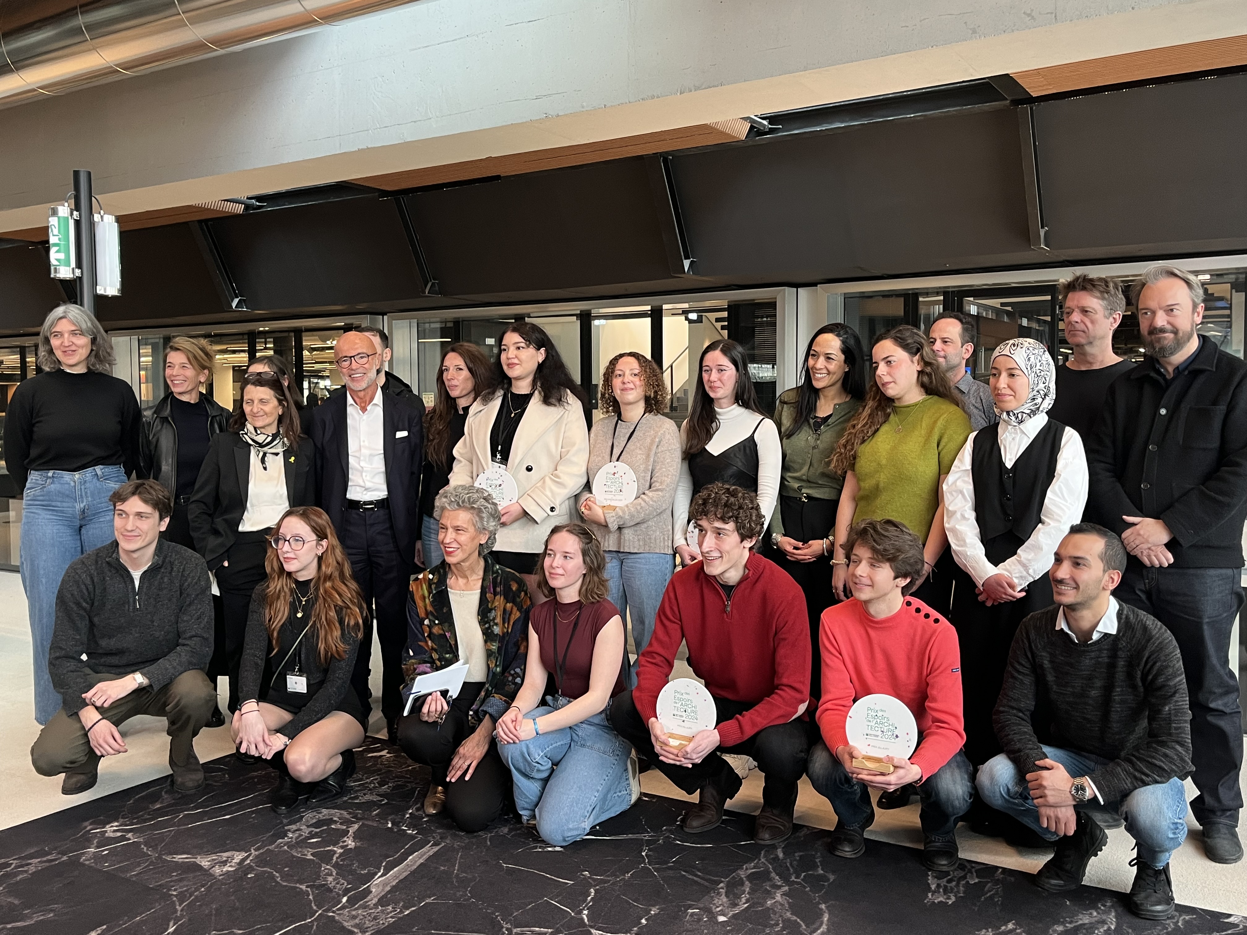 Merci aux candidats et aux finalistes, ainsi qu’aux écoles qui ont encouragé les étudiants à participer au concours. Merci aux membres du pré-jury, collaborateurs de l’entreprise et anciens lauréats ainsi qu’aux membres du jury !